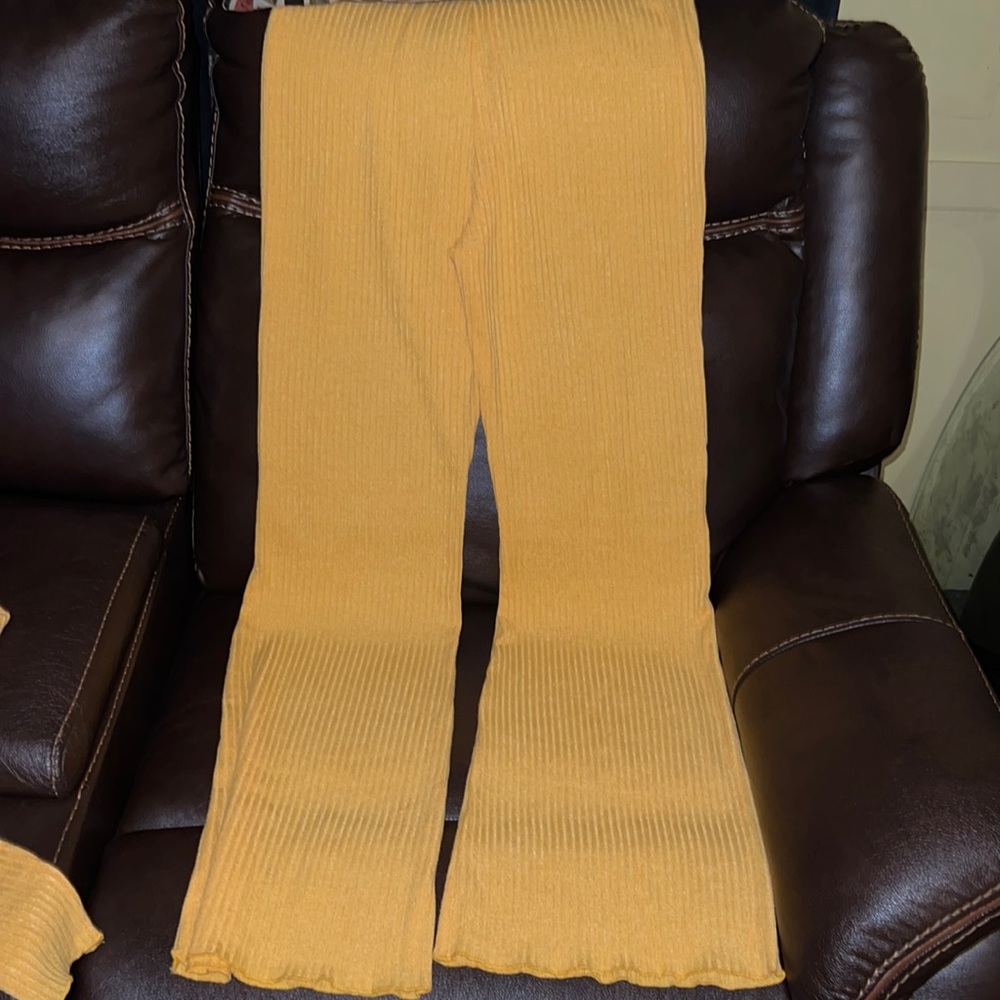 Gently Worn 2pc Yellow Pant Set